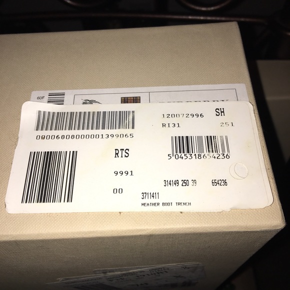 BURBERRY NIB AUTHENTIC ALL WEATHER TRENCH DESIGN BOOTS - Picture 17 of 17